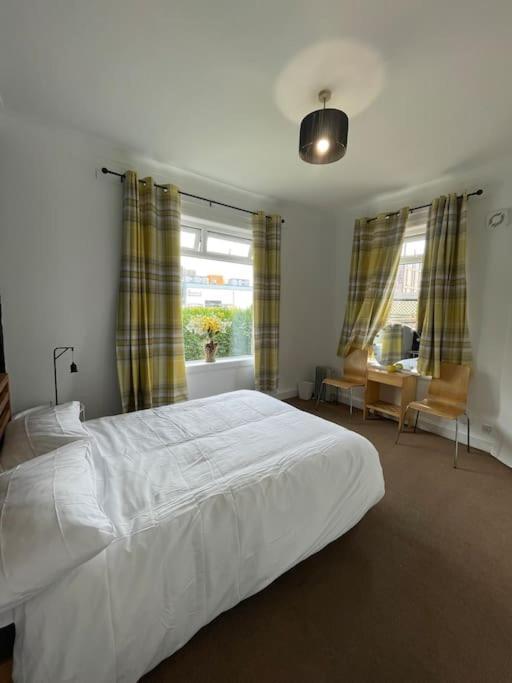 2 Bedrooms In Near Center Apartamento Edimburgo